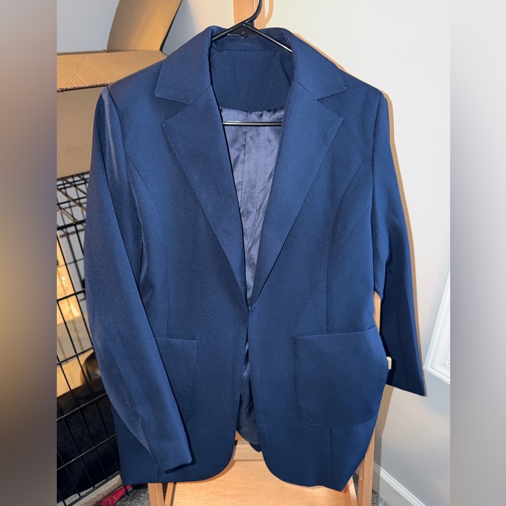 Womenโs Navy Blazer